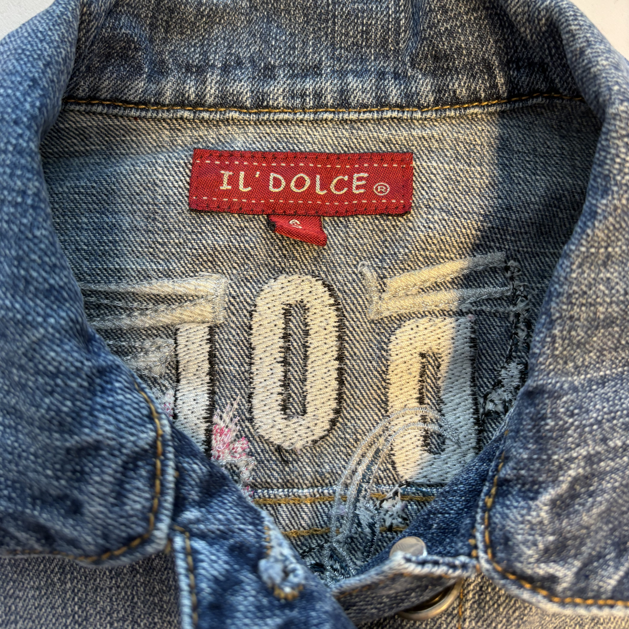 2000' erne, Vintage IL’DOLCE Embroidered “Tattoo Style” Denim Jacket-Tilstand-Rå Diamant