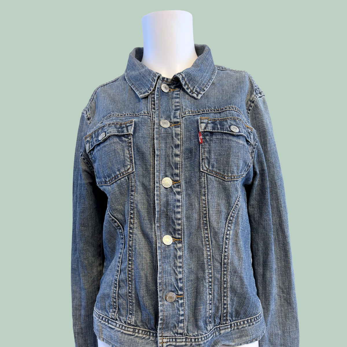 2006 Vintage Levi’s Denim Trucker Jakke (Str. M) – Klassisk Blue Wash (2006)- Tilstand- Vintage Rå Diamant