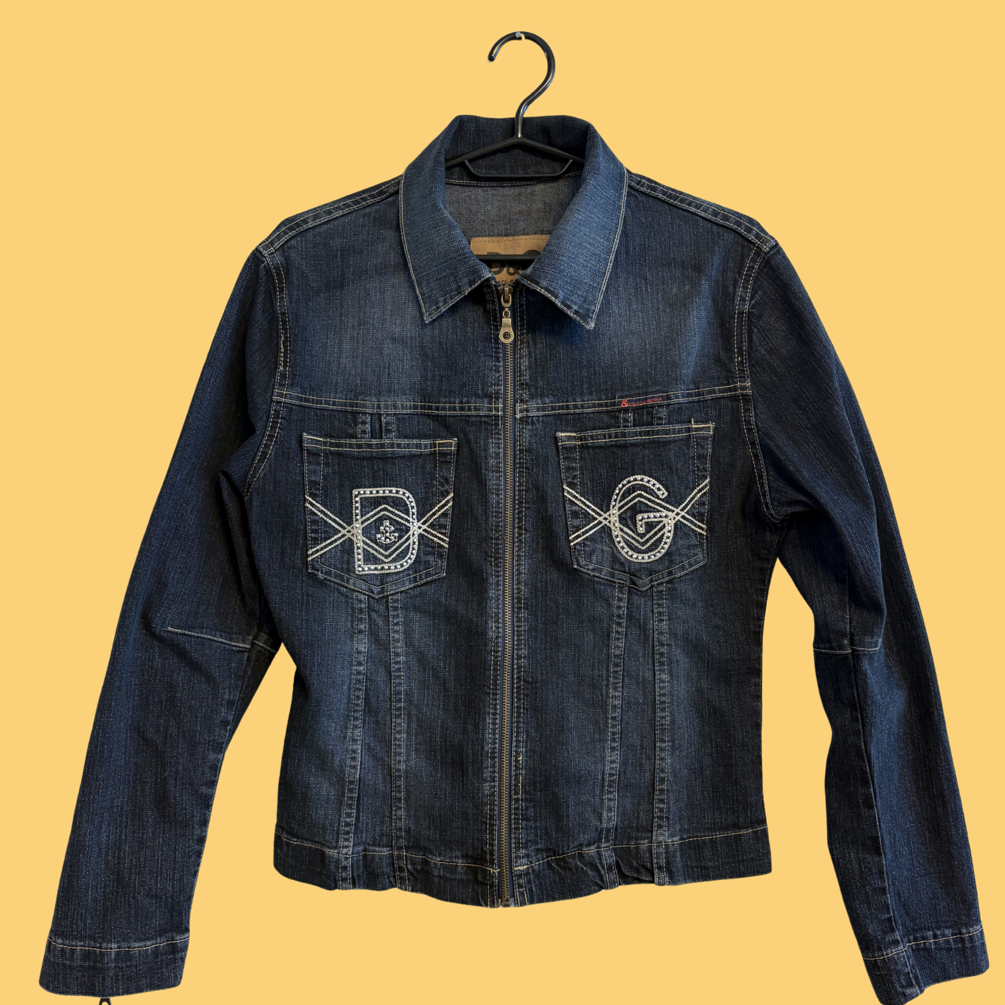2000'erne Vintage, Mørke Blå, D&G Dolce Gabbana Denim Jacket- Tilstand Vintage Guld