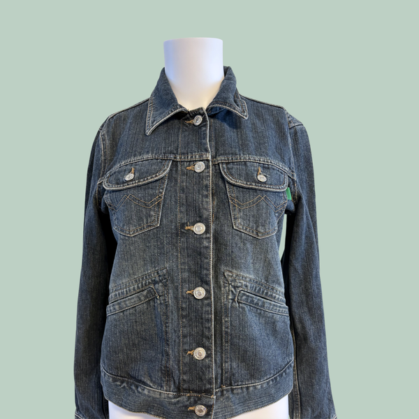 2000'erne Vintage United Colors of Benetton Denimjakke – Mørk Blå Wash (Y2K)-Tilstand- Rå Diamant