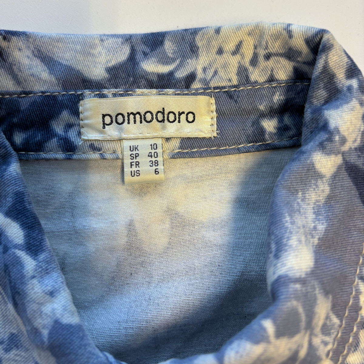 2000'erne Pomodoro Mønstret Denimjakke med Botanisk Blomsterprint, Tilstand Rå Diamant