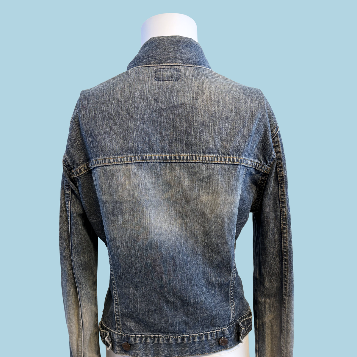 1990'erne Klassisk Vintage Oasis Cowboyjakke med Patineret Indigo-Vask- Tilstand Vintage Sølvskat