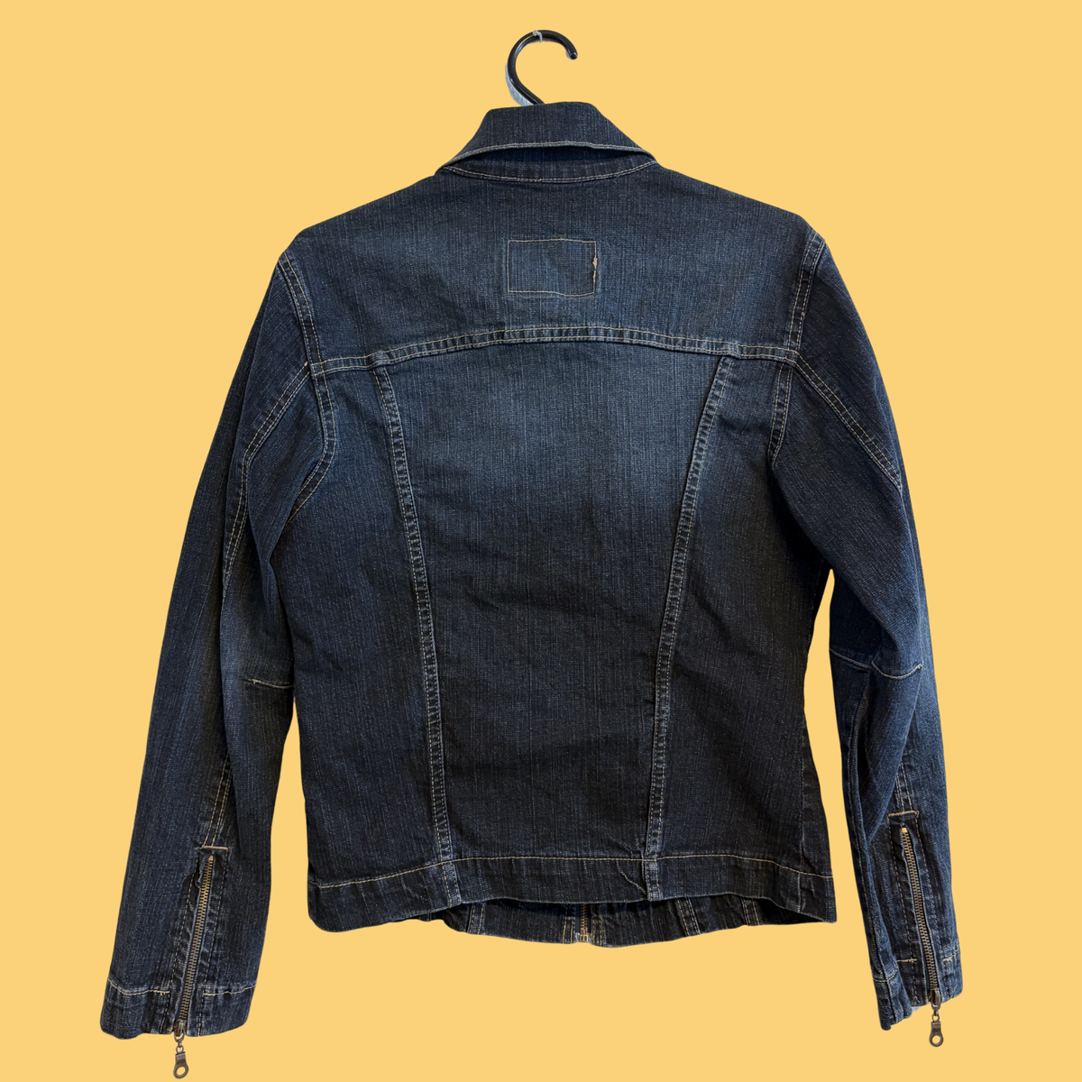 2000'erne Vintage, Mørke Blå, D&G Dolce Gabbana Denim Jacket- Tilstand Vintage Guld
