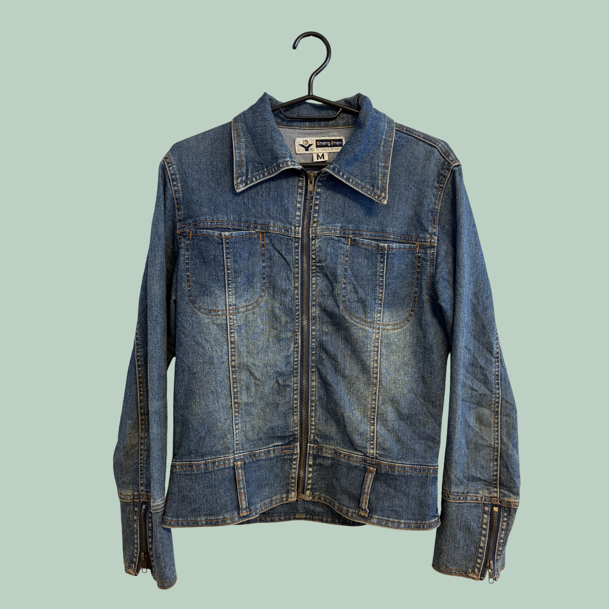 2000’erne Sheng Zhen Vintage Y2K Fitted Denimjakke med Lynlås  (Tilstand- Rå diamant)