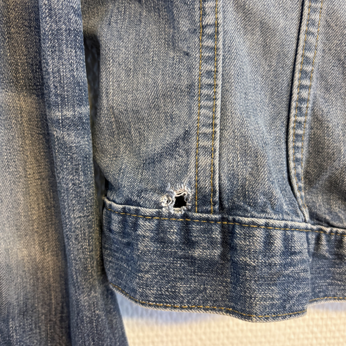 1990'erne Klassisk Vintage Oasis Cowboyjakke med Patineret Indigo-Vask- Tilstand Vintage Sølvskat