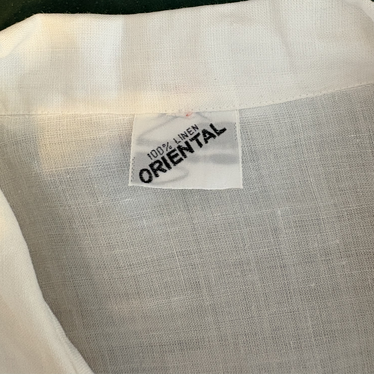 1980'erne Vintage Oriental Hørskjorte m. Sommerfuglebroderi & Muslingekanter, str. S-M, Tilstand Vintage Rå Diamant