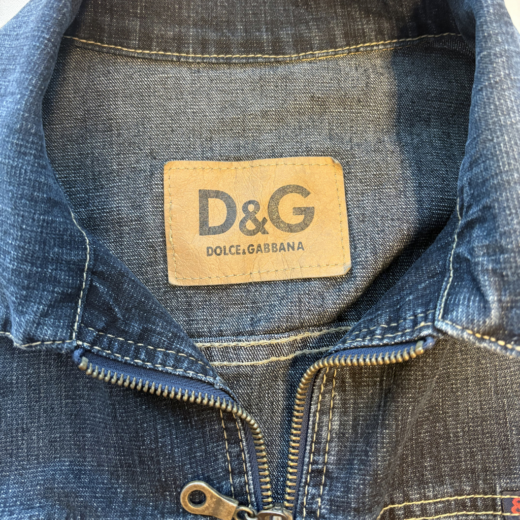 2000'erne Vintage, Mørke Blå, D&G Dolce Gabbana Denim Jacket- Tilstand Vintage Guld